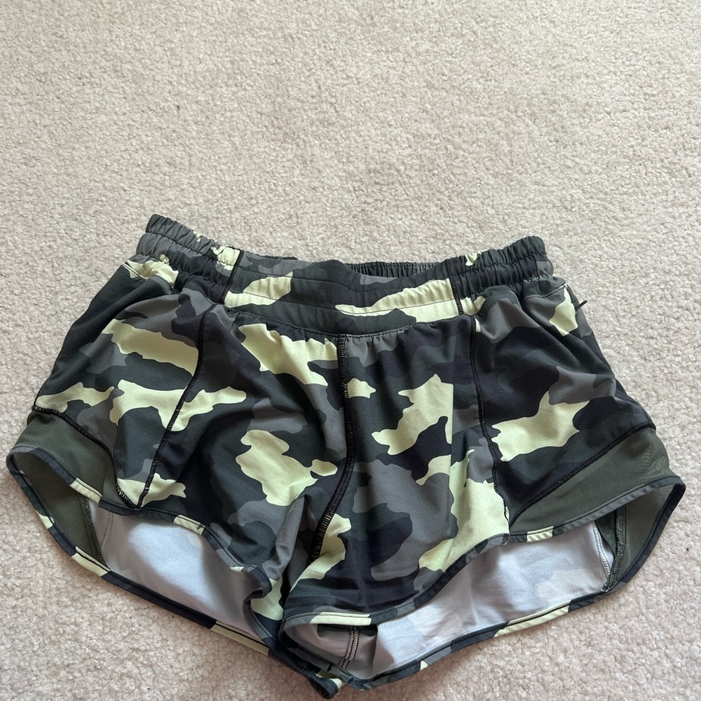 2.5 camo lulu shorts